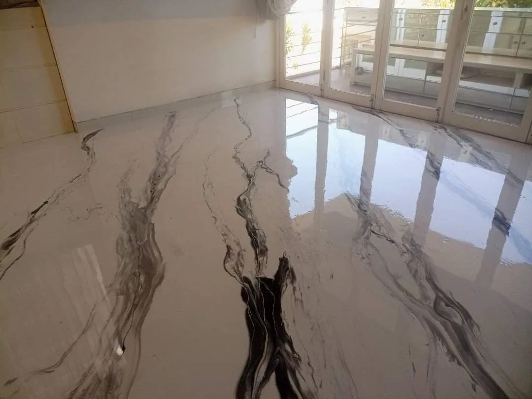 Epoxy marble putih dengan motif hitam
